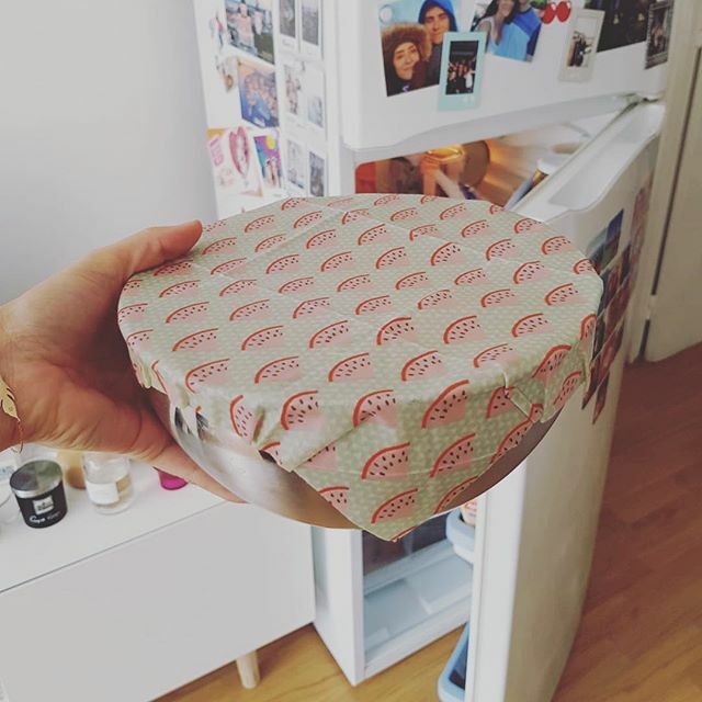 Un bee wrap pour recouvrir les plats dans son frigo