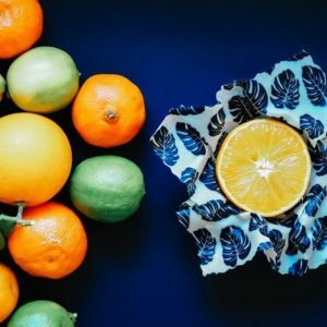fruits et emballage à la cire d'abeille de L'abeille qui emballe