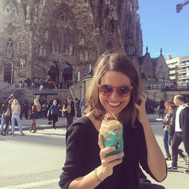 Un sandwich dans un bee wrap de L'abeille qui emballe en voyage à Barcelone !