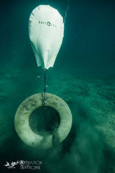 Flotteur pour remonter les déchets sous-marins