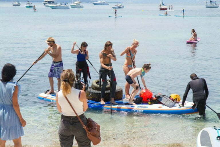 Ramassage de déchets en paddle