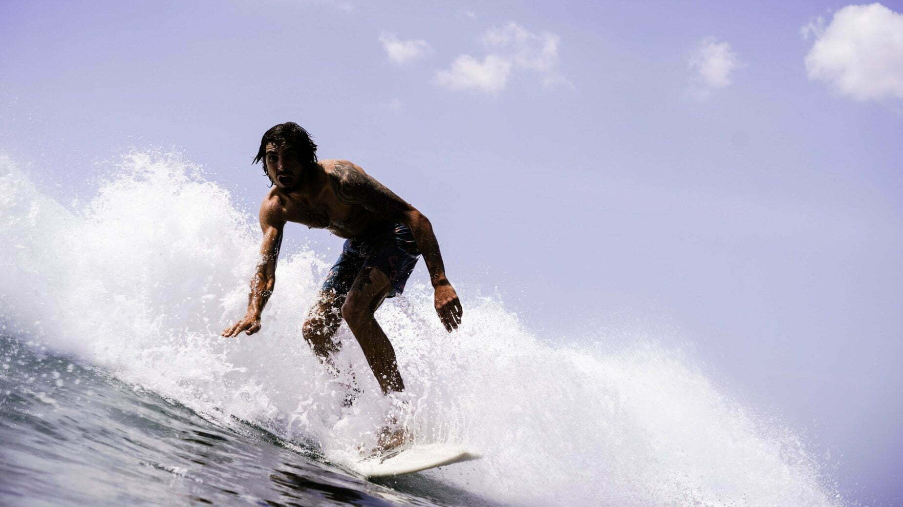 backside turn surf et zéro déchet Surf&nbsp;: Guillaume de l'abeille qui emballe (photo Sabrina Schmid)