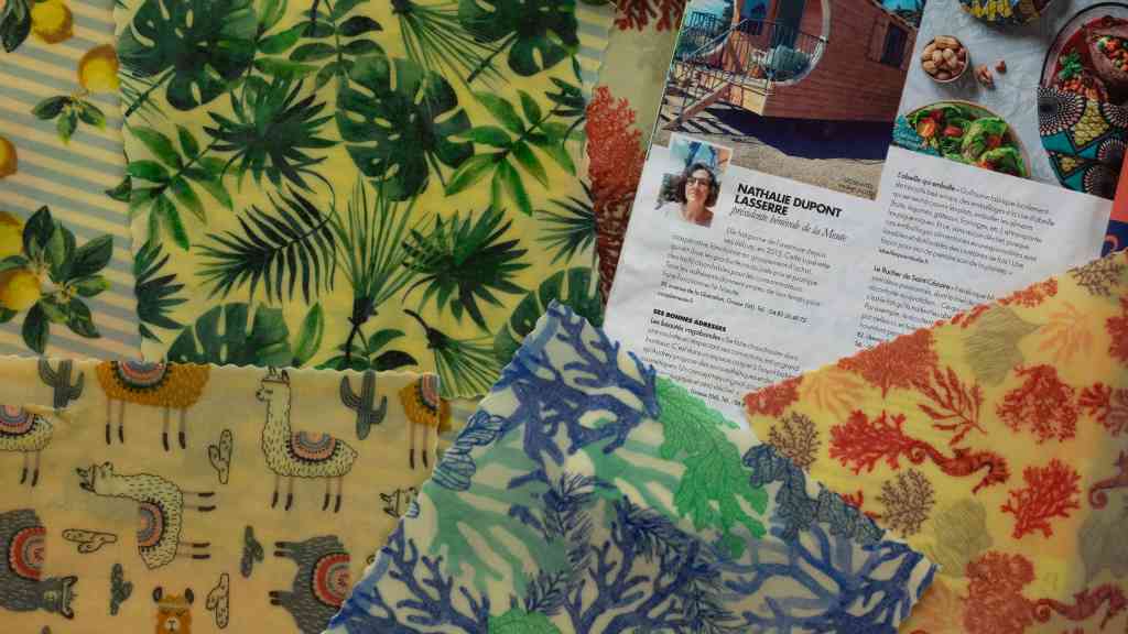 Magazine Elle Côte d'Azur avec recommandation des bee wraps de L'abeille qui emballe, au milieu de bee wraps de la dernière collection