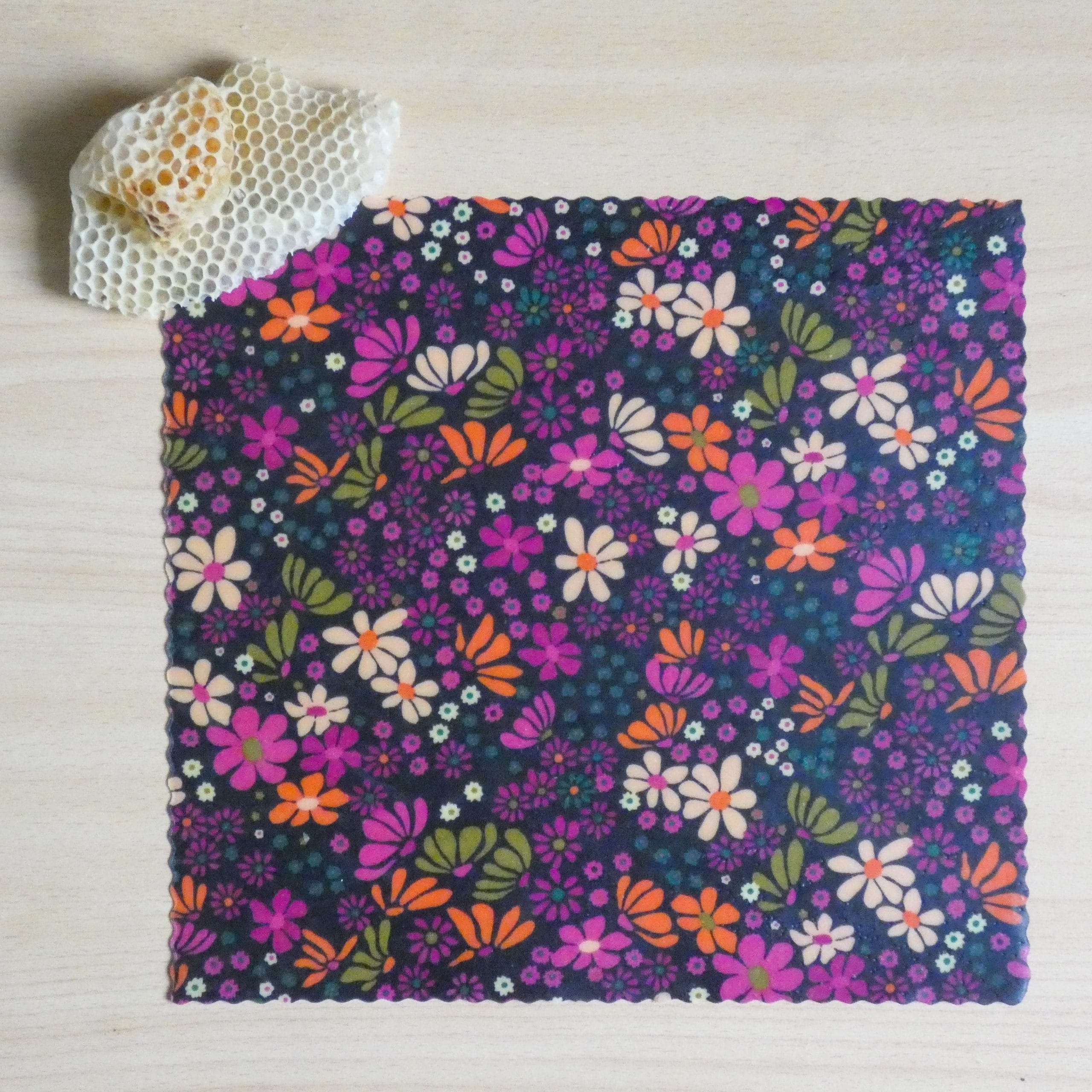 bee wrap taille Medium - Fleurs - L'abeille qui emballe