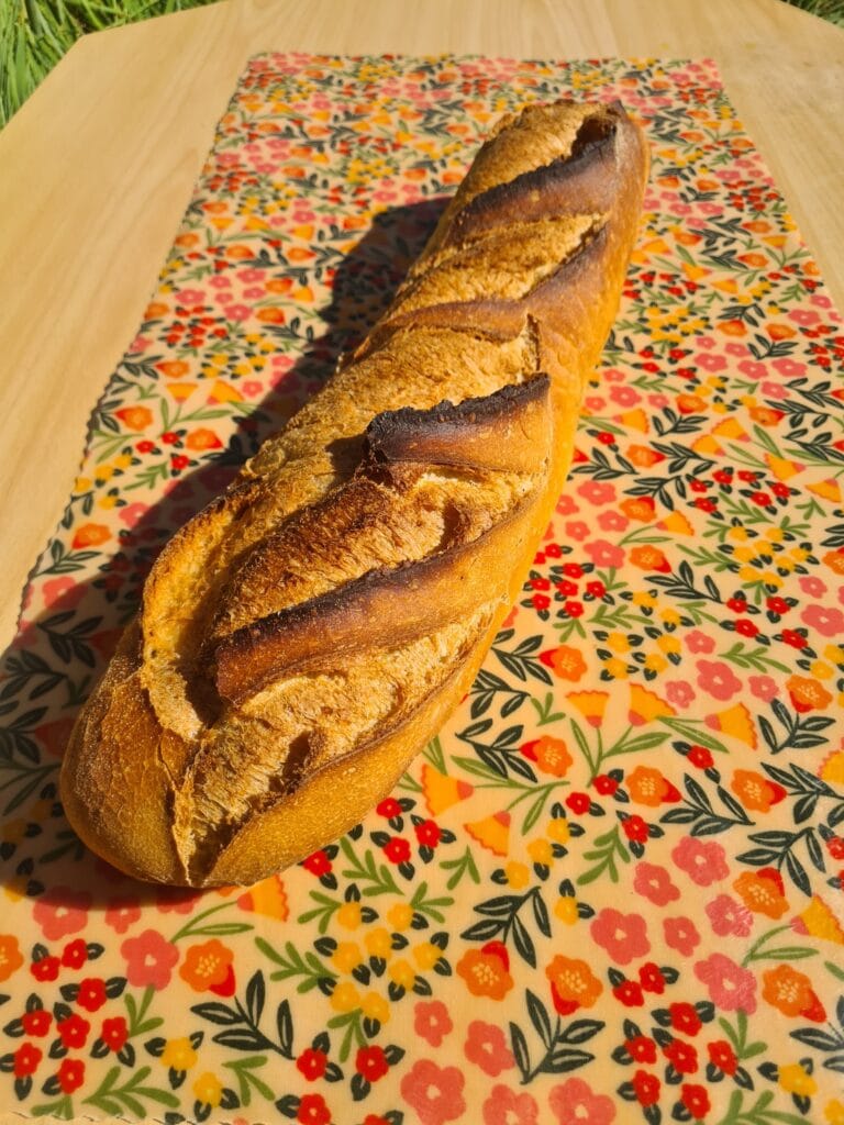 Le bee wrap XXL remplace le sac à pain pour emballer une baguette&nbsp;!